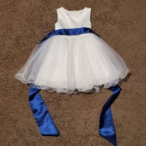 Baby girl white dreas